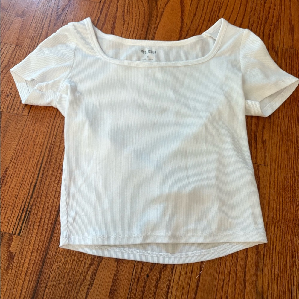Hollister Women's Cream Short Sleeve Tee